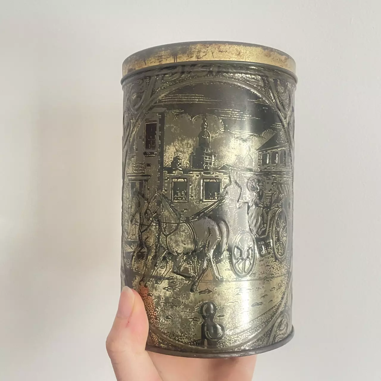 plant/Old Tin with Horse and Carriage-0