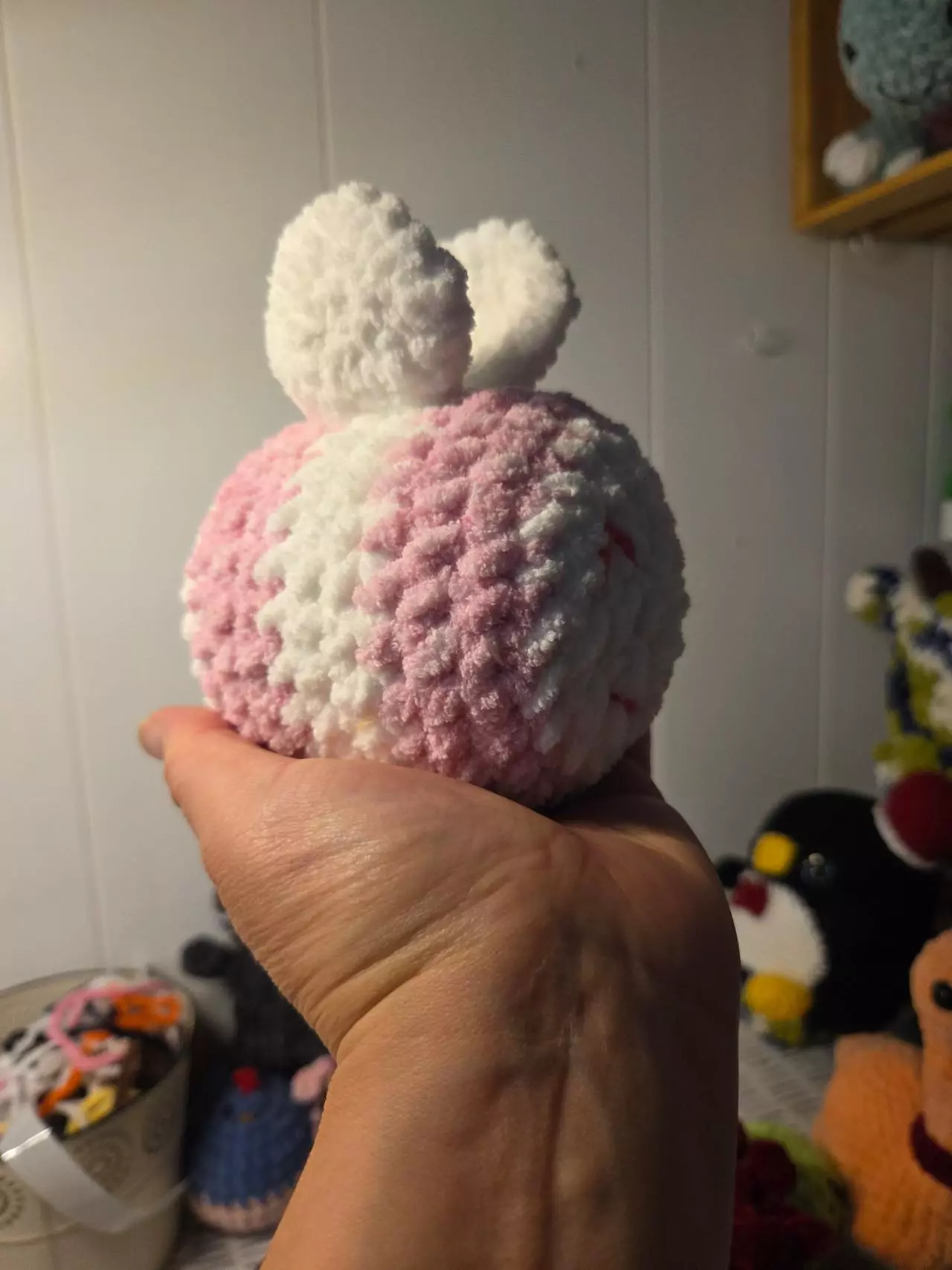 plant/Sleepy Bee Pink and White Handmade Crochet-1