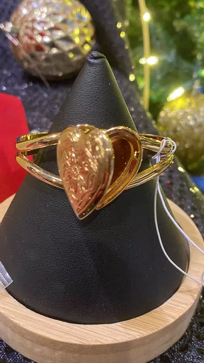 plant/VB 766 beautiful vintage locket cuff bracelet by Avon in beautiful condition-0-thumbnail