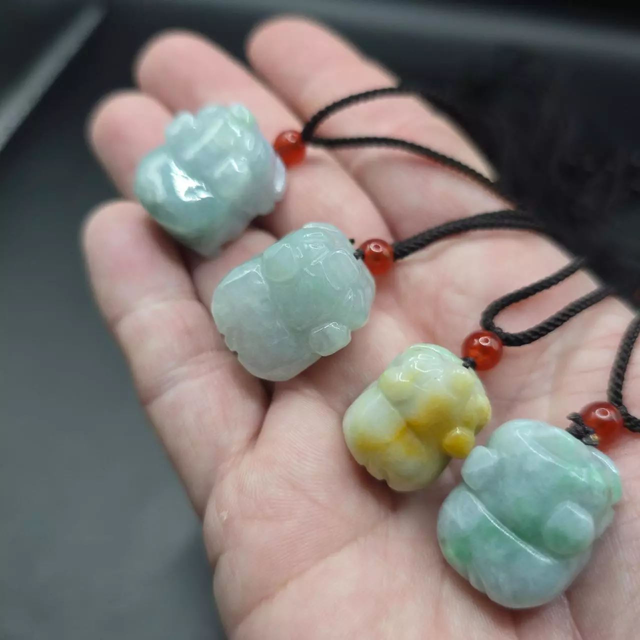 plant/Jade pig pendant-0