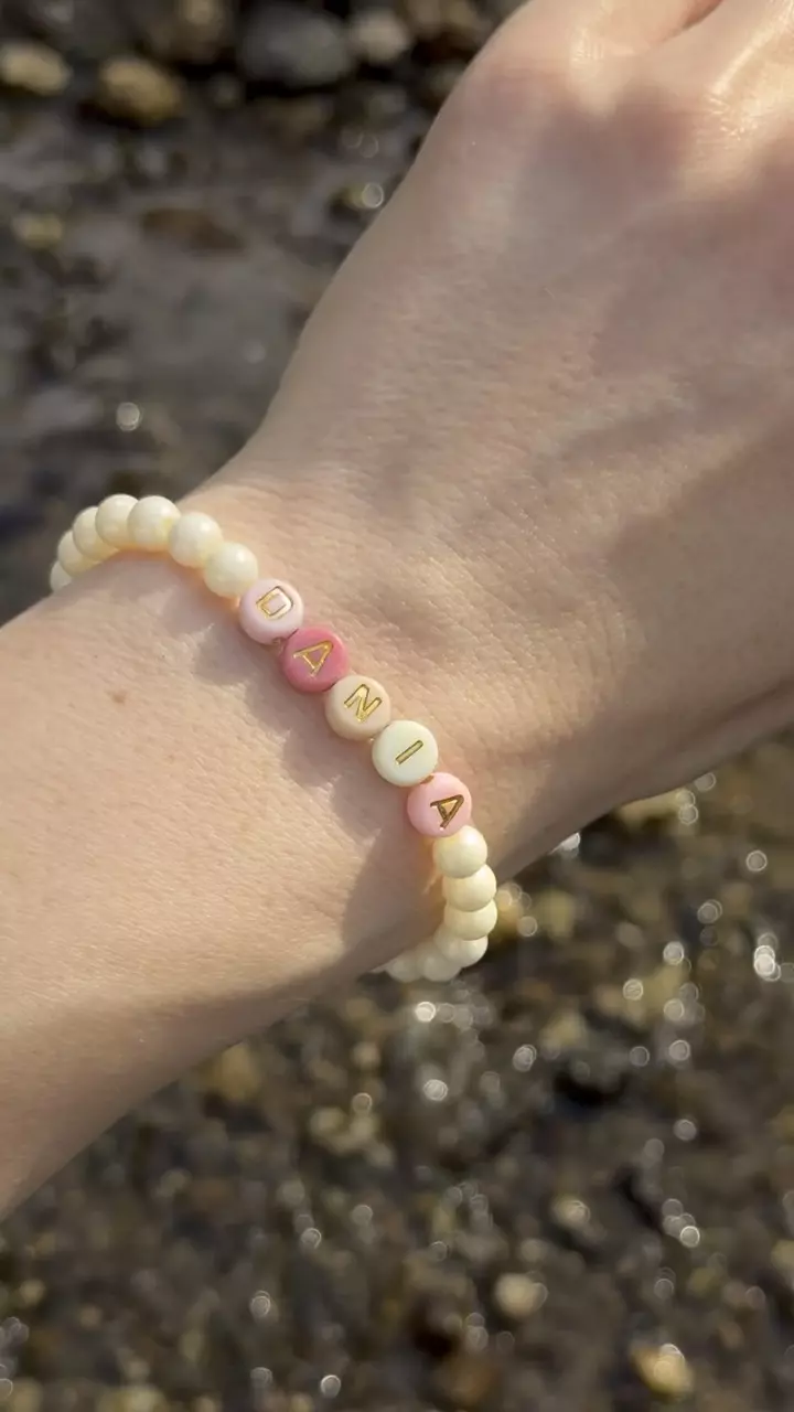 plant/Gold Coast Collection: ‘DANIA’ Beach Natural Howlite Steetch Bracelet | 6mm-1