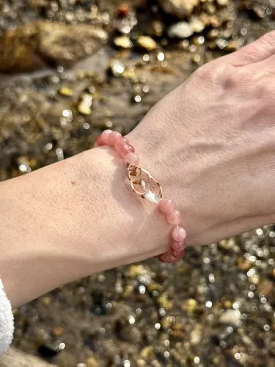 plant/Gold Coast Collection: ‘BOCA’ Raton/Grande Strawberry Quartz Stretch Bracelet-4-thumbnail