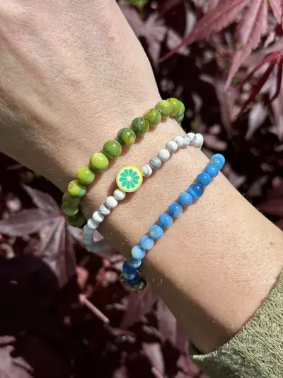 plant/Hawaiian Collection: ‘ALOHA’ White Howlite Stretch Bracelet | 6mm-2-thumbnail