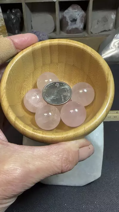 plant/One Mini Rose Quartz Spheres star quality-1-thumbnail