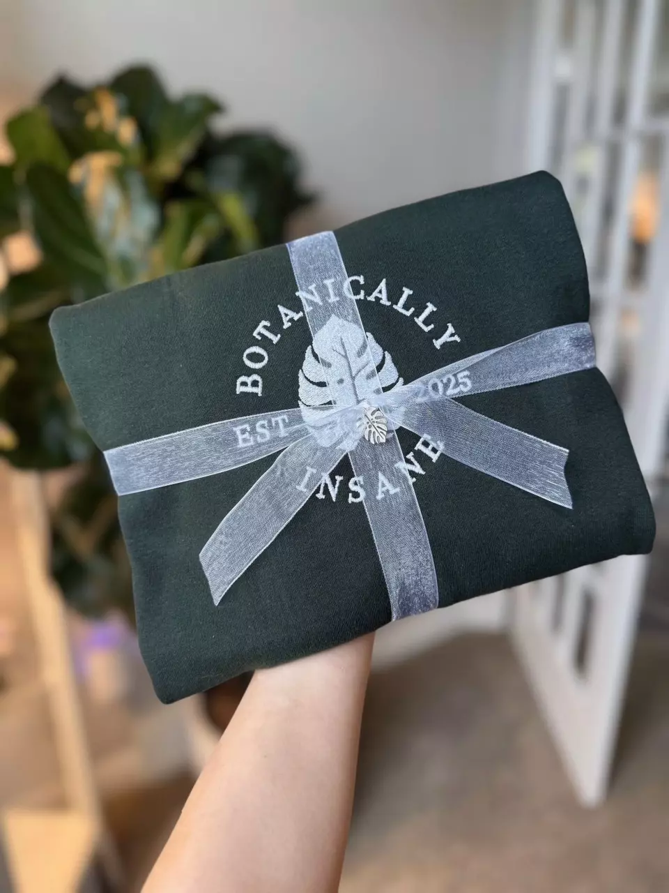 plant/Embroidered Monstera Crewneck (L/XL)-1
