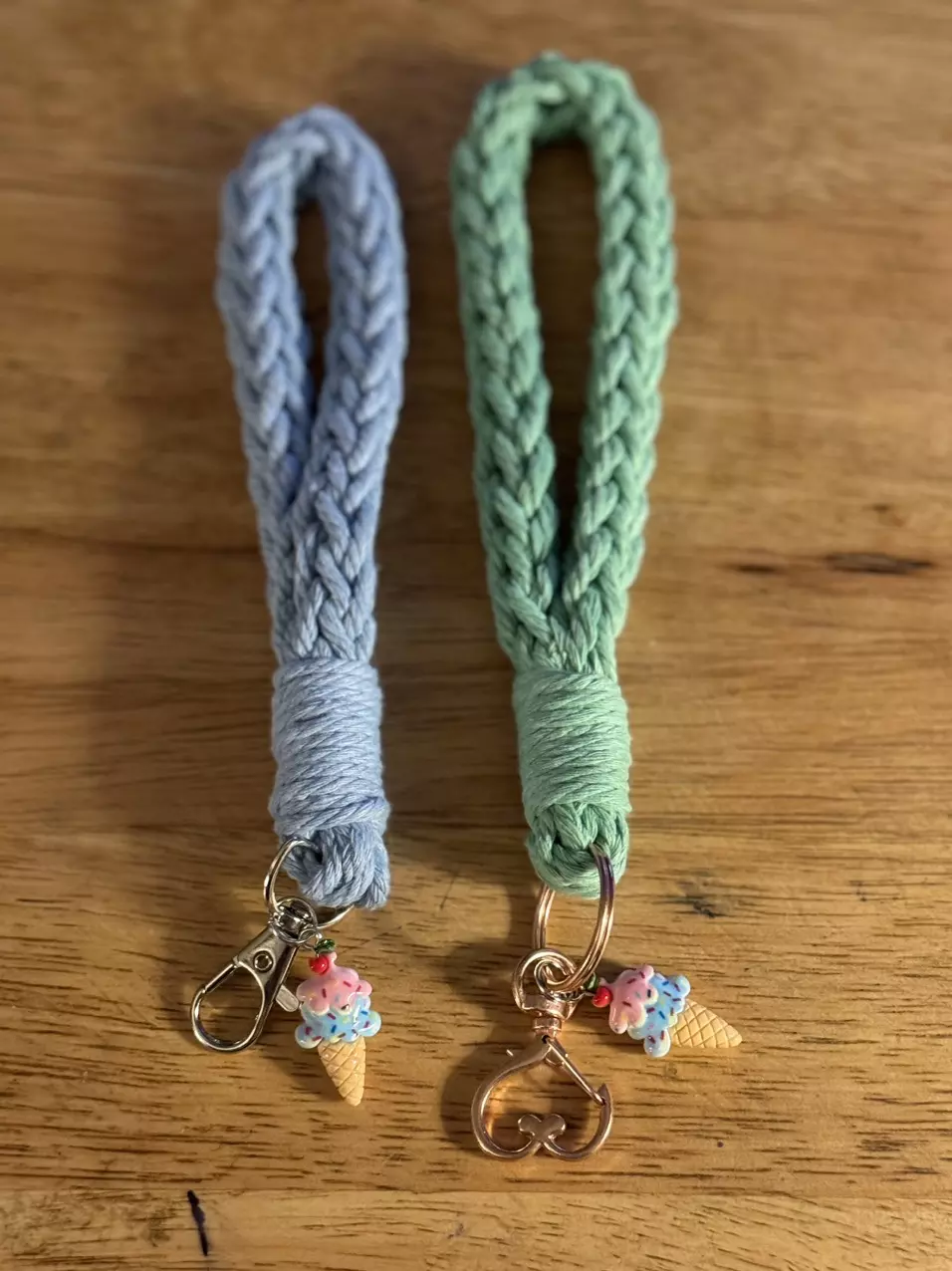 plant/Wristlets with different charms-1