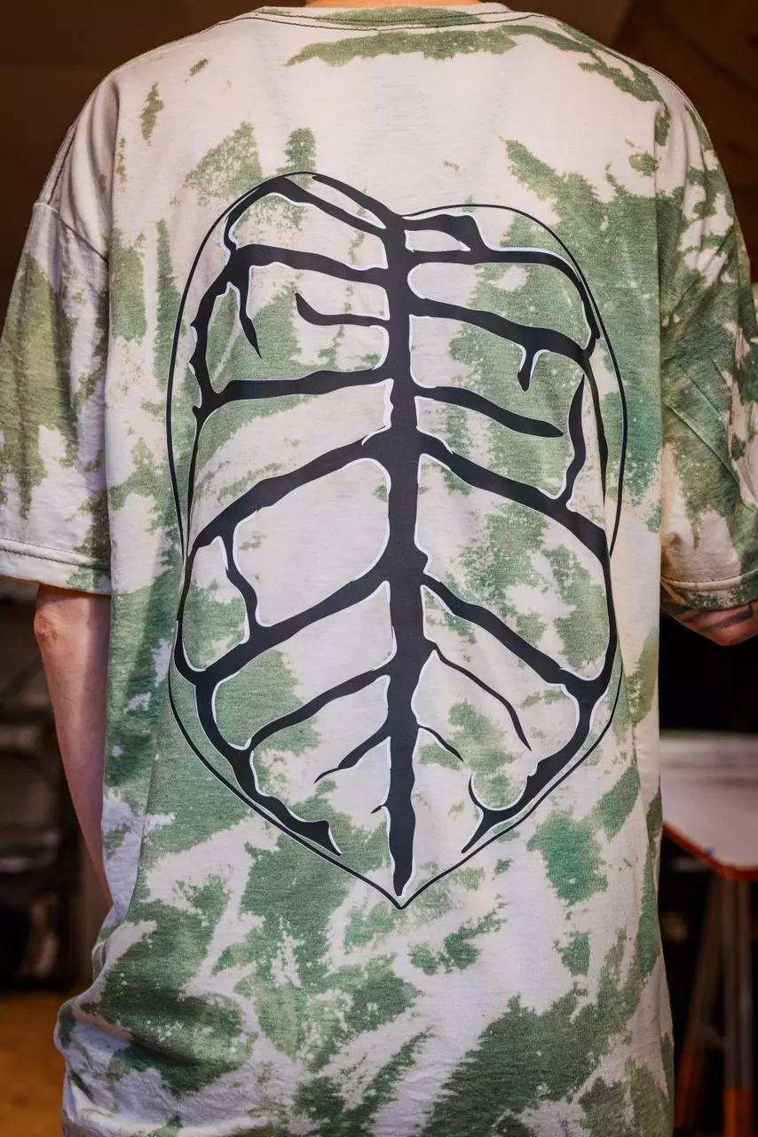 plant/Hoya Ghost Bleached T-Shirt-1