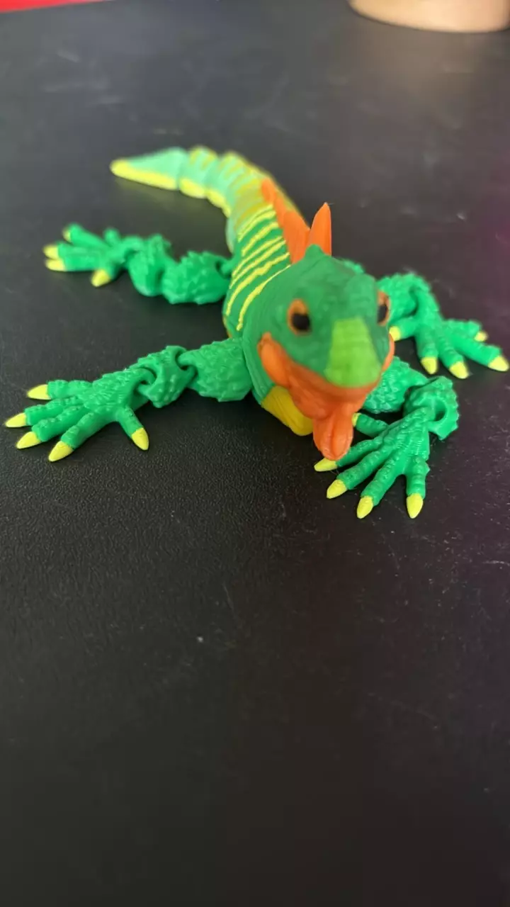 free_shipping/When your child asks for a lizard! You get them a fake one!-1
