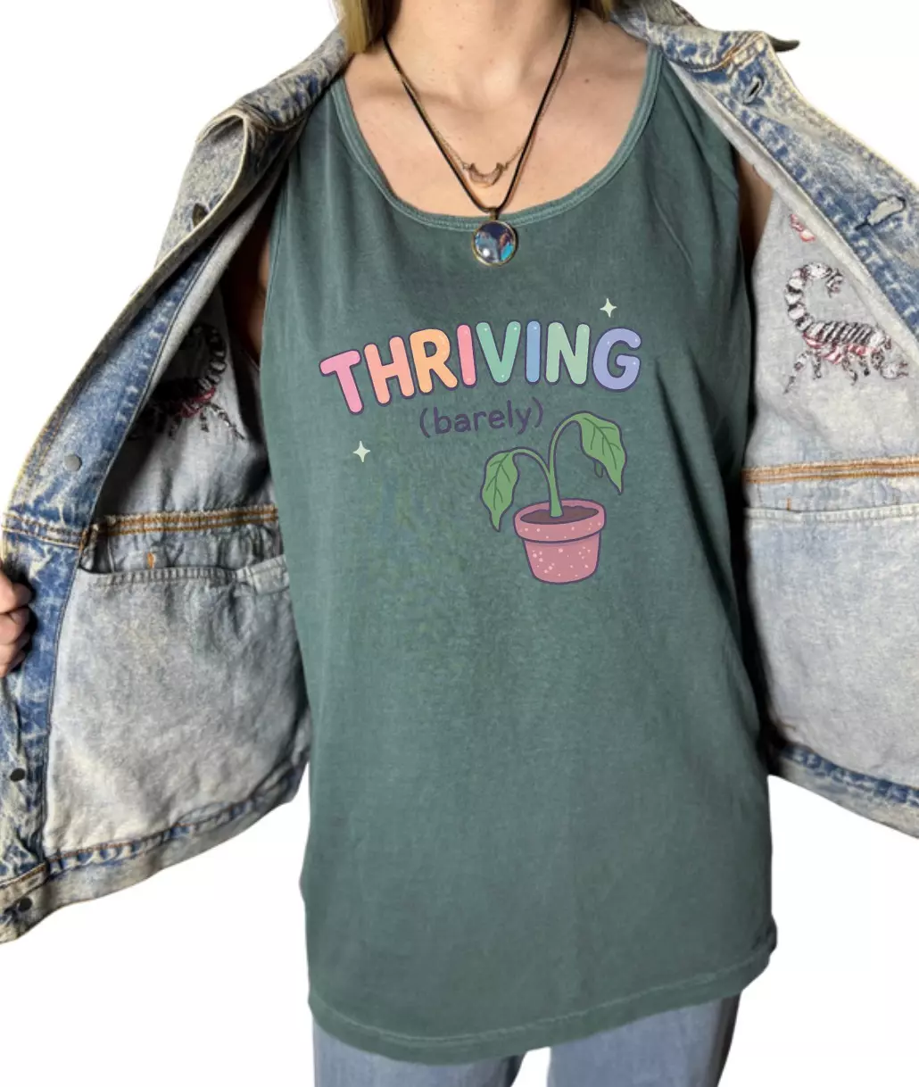 plant/Thriving barely comfort colors tank. Size Large.-0