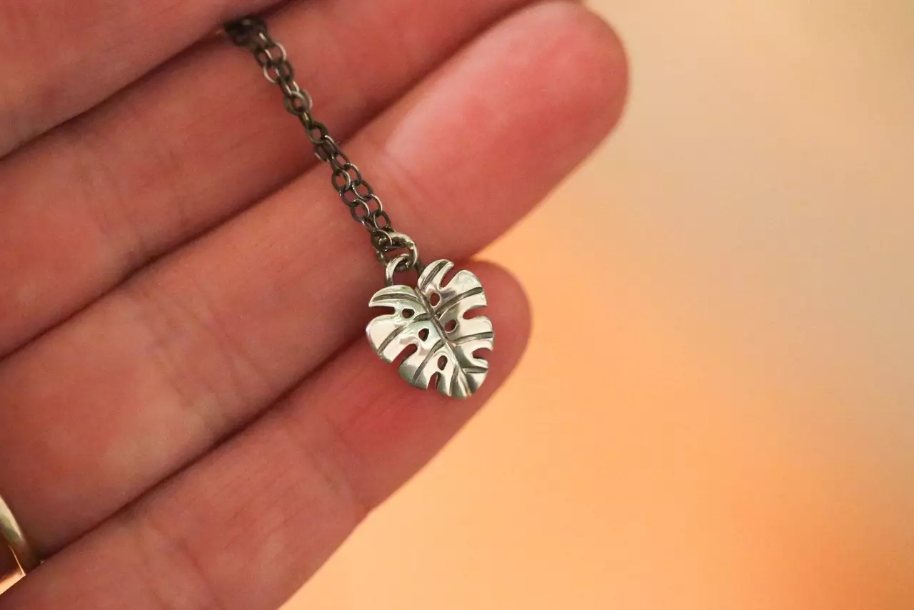 plant/Made to Order Tiny Monstera Necklace-1