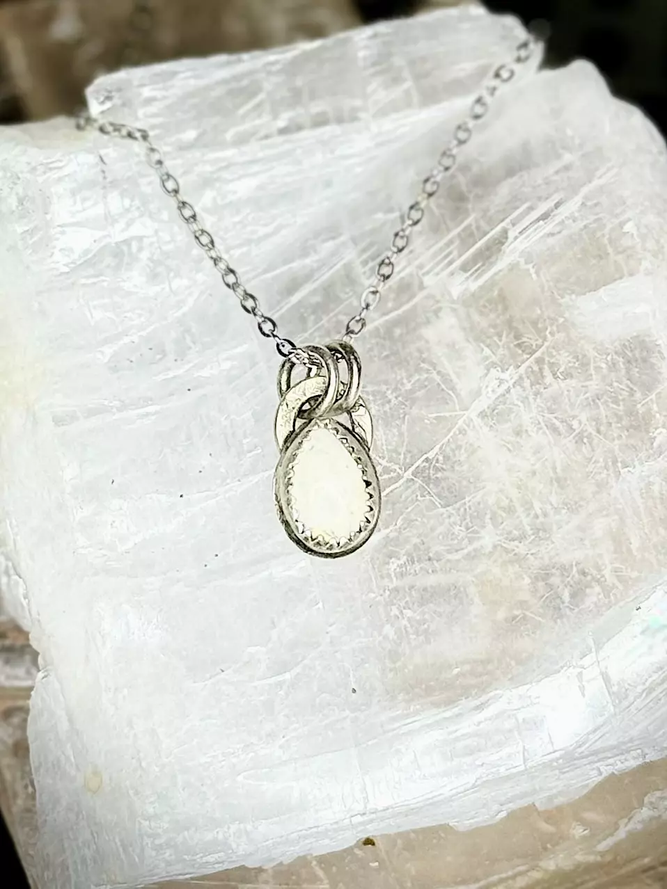 plant/White buffalo pendant-0