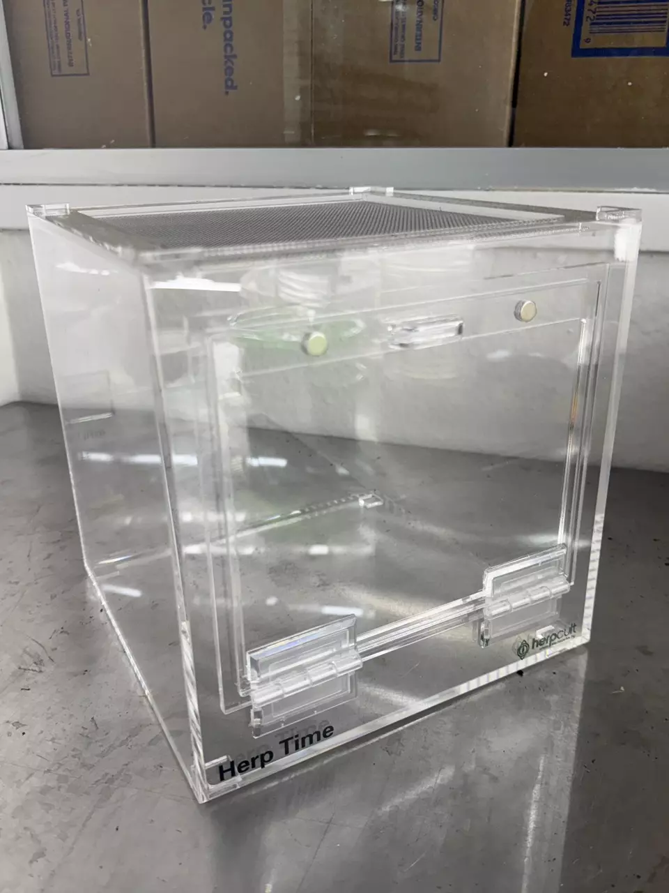 plant/8x8x8 Acrylic enclosure-1