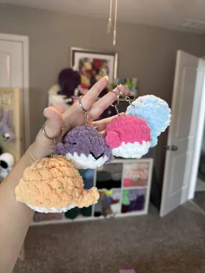 plant/Whale keychains-0-thumbnail