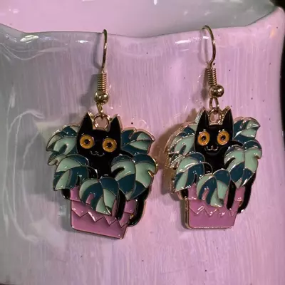 plant/$8 | Cat with Plant Earrings 8H-1-thumbnail