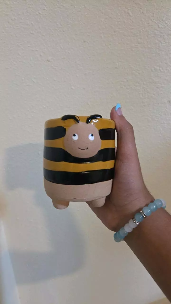plant/Bumblebee pot-0