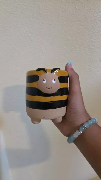 plant/Bumblebee pot-0-thumbnail