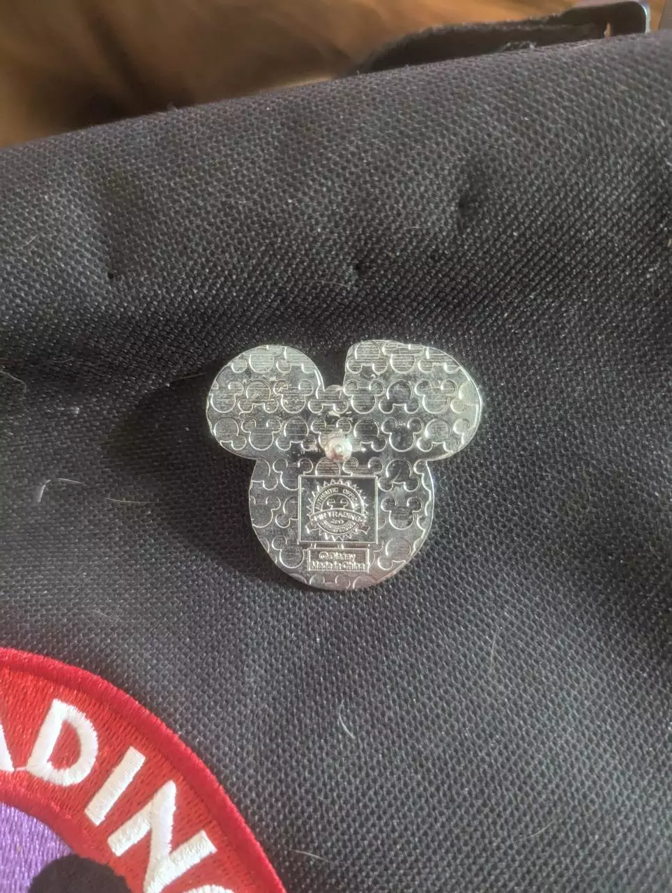 plant/St. Patrick's Mickey Head pin-1