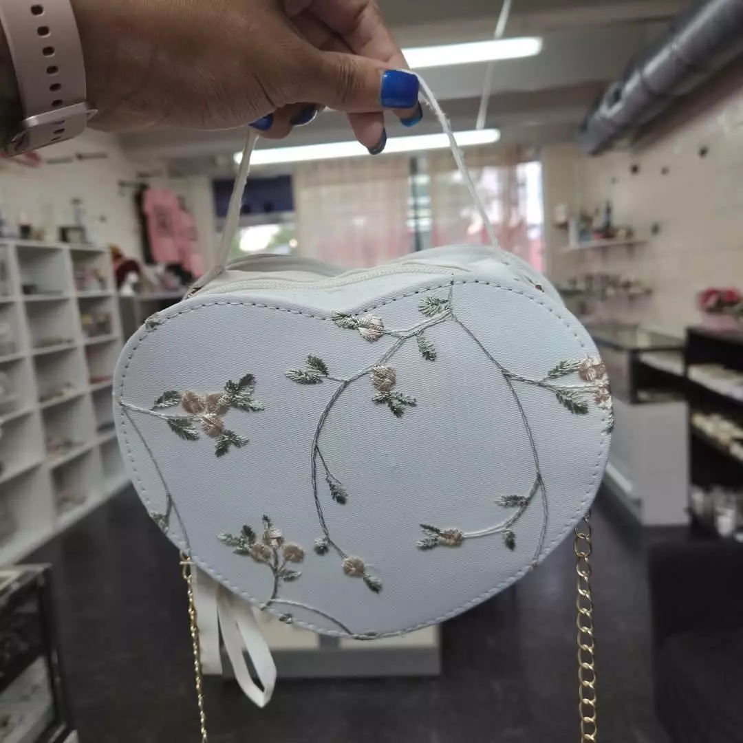 plant/White Floral Heart Handbag-0