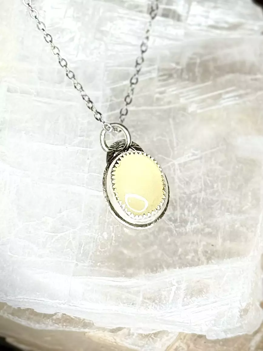 plant/Libyan Desert glass pendant-0