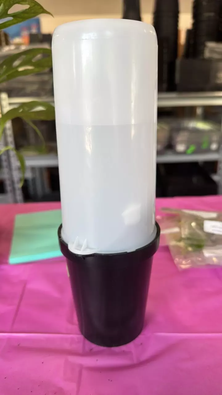 plant/Clone Shipper with light-0