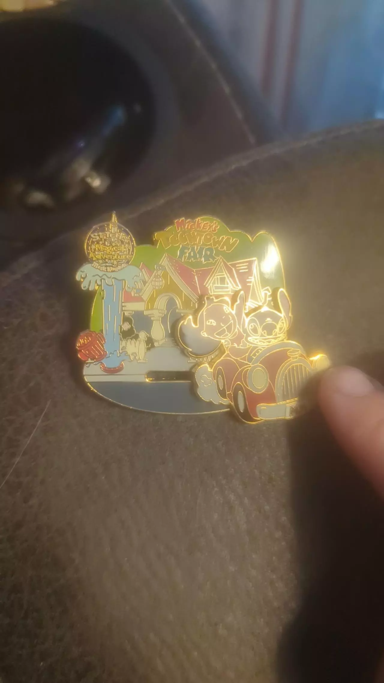 plant/WDW Stitch's Magical Adventure Toontown fair pin 2005-2