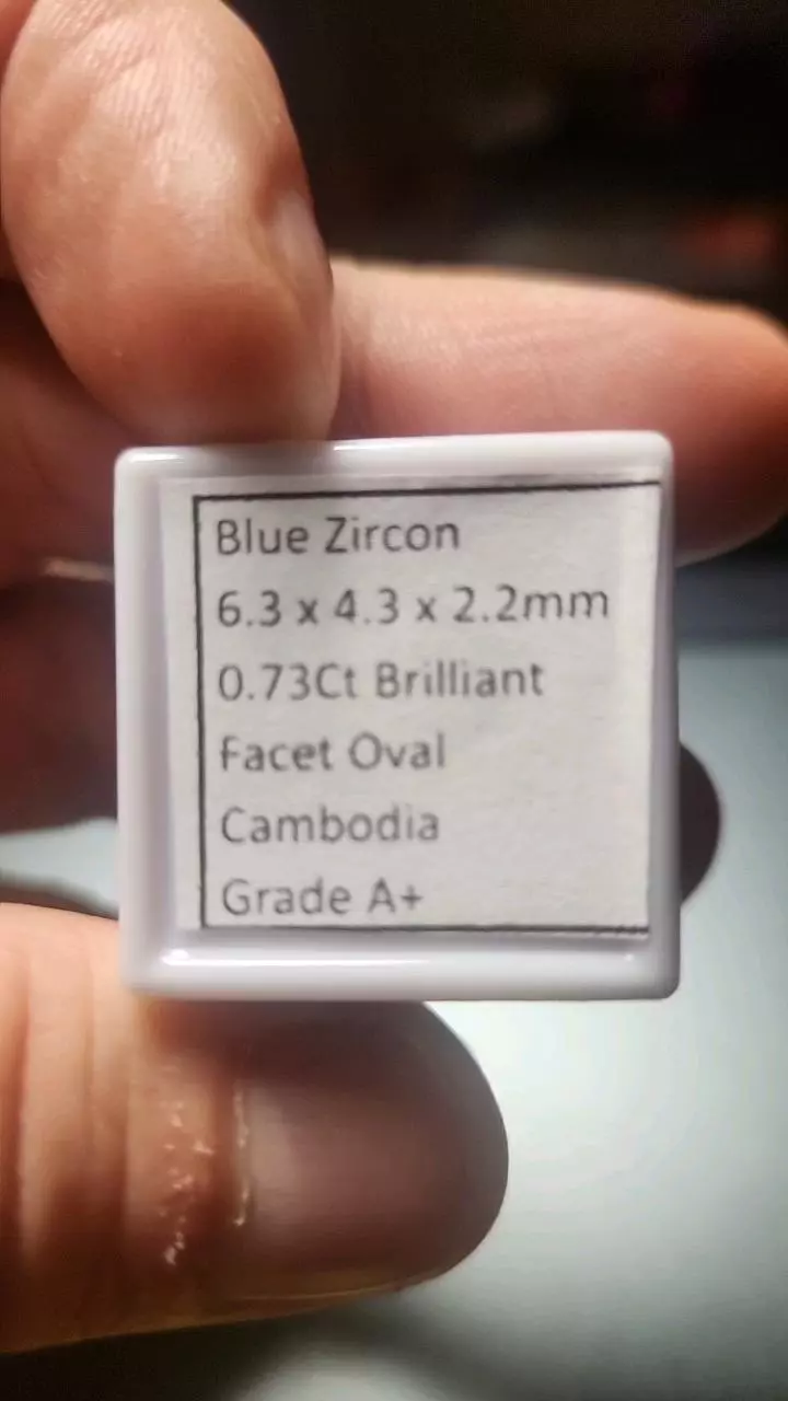 plant/0.73ct Blue Zircon – A+ Oval Brilliant-1