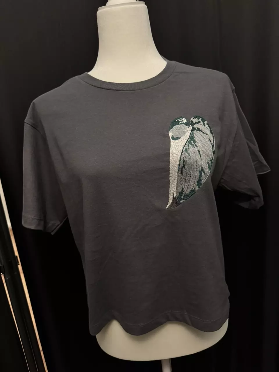 plant/Scindapsus mariposa grey boxy tshirt - Large-1