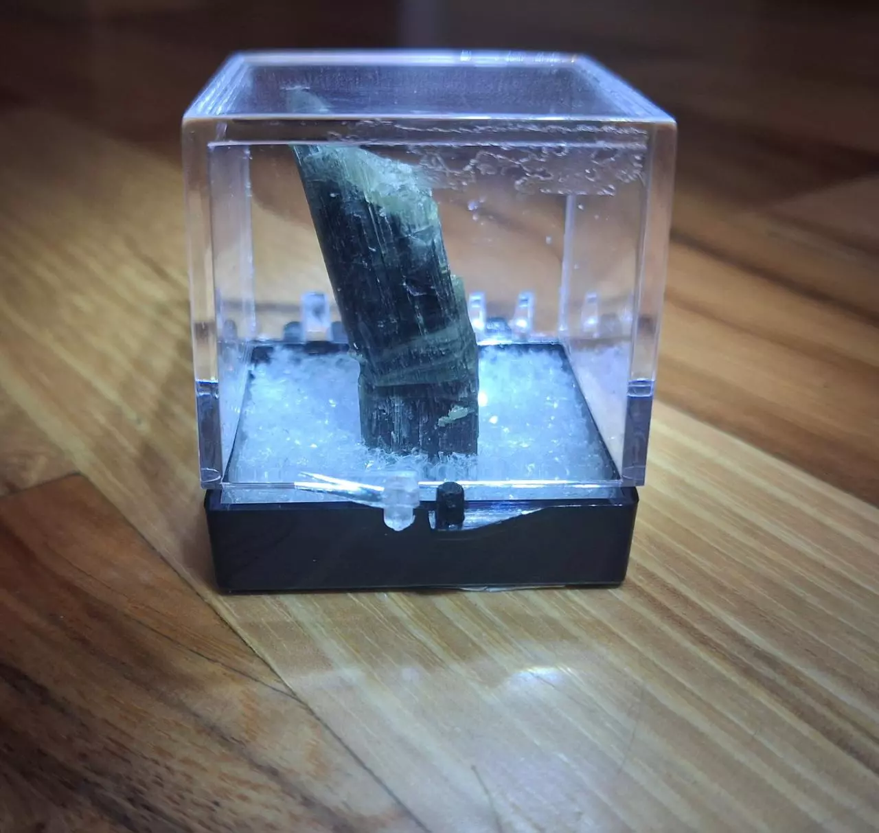 plant/Malachite and tourmaline specimens-1