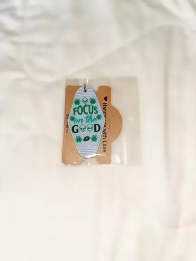 plant/‘Focus on the Good’ Keychain 🔑-1-thumbnail
