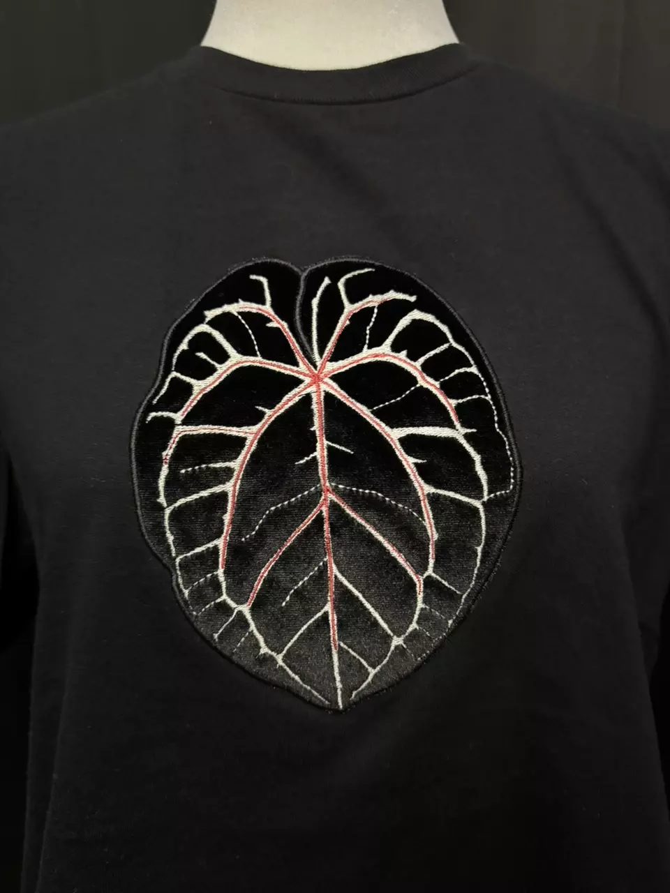 plant/Anthurium Michelle - Black boxy shirt Large-1