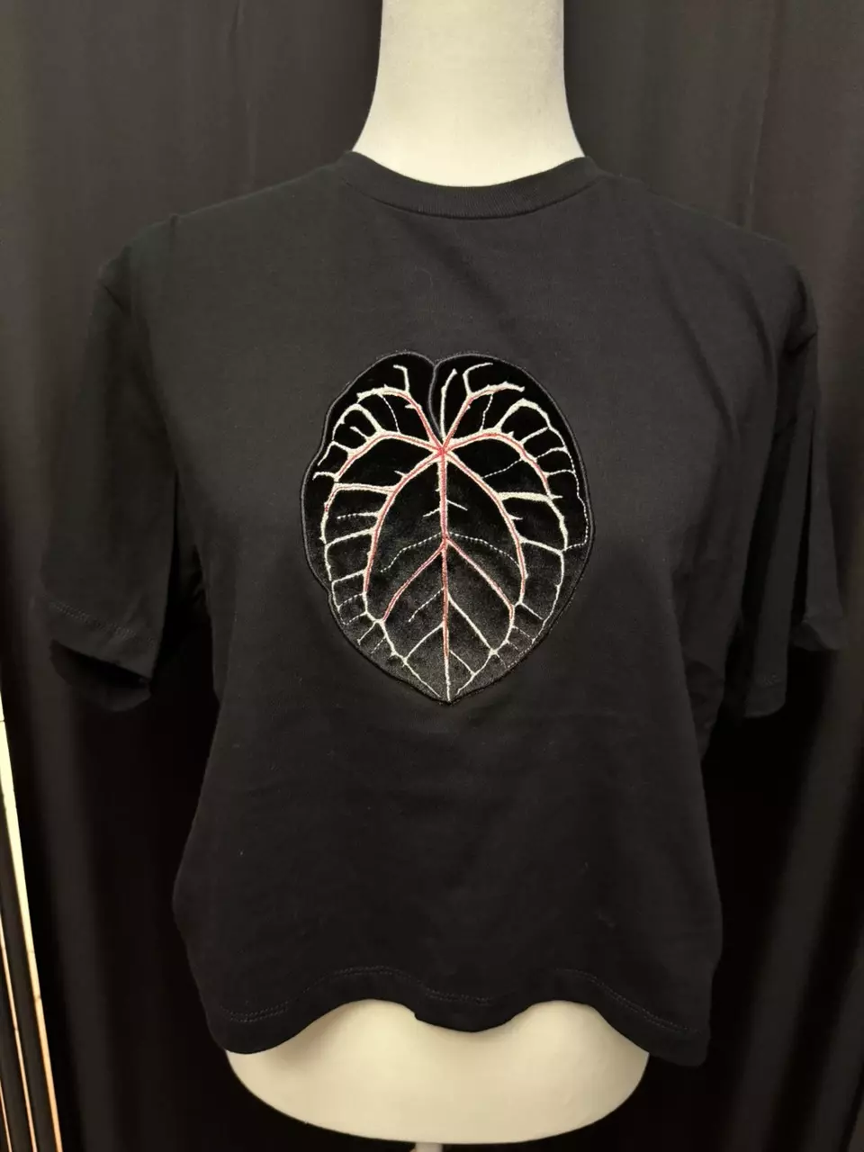 plant/Anthurium Michelle - Black boxy shirt Large-2