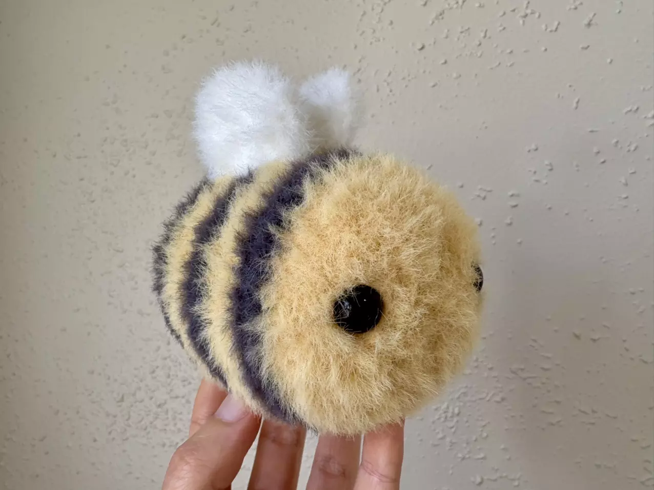 plant/Crochet Fuzzy Bee-0