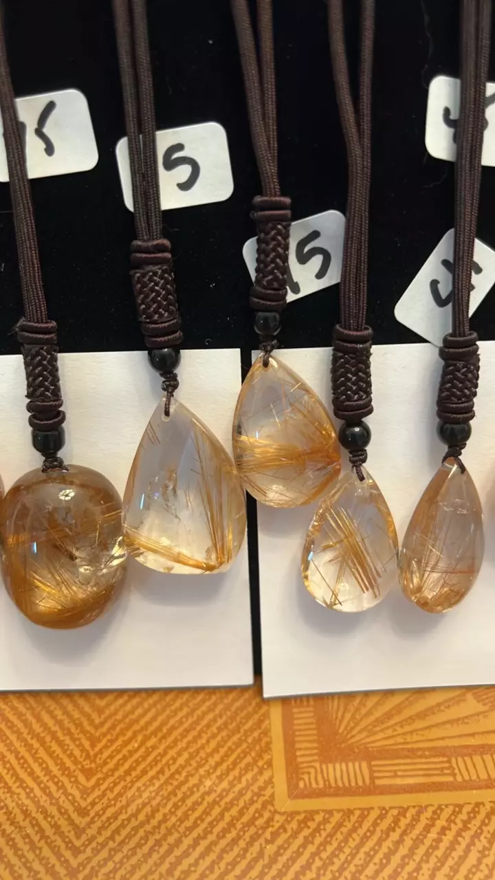 plant/Golen rutile in quartz pendamts-3