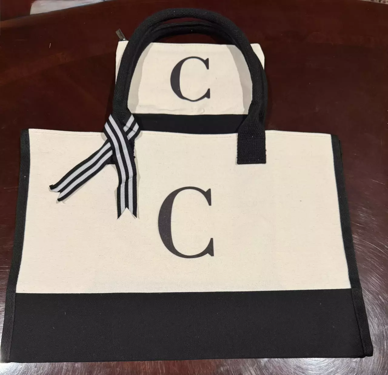 plant/2pc Tote with the letter C-0