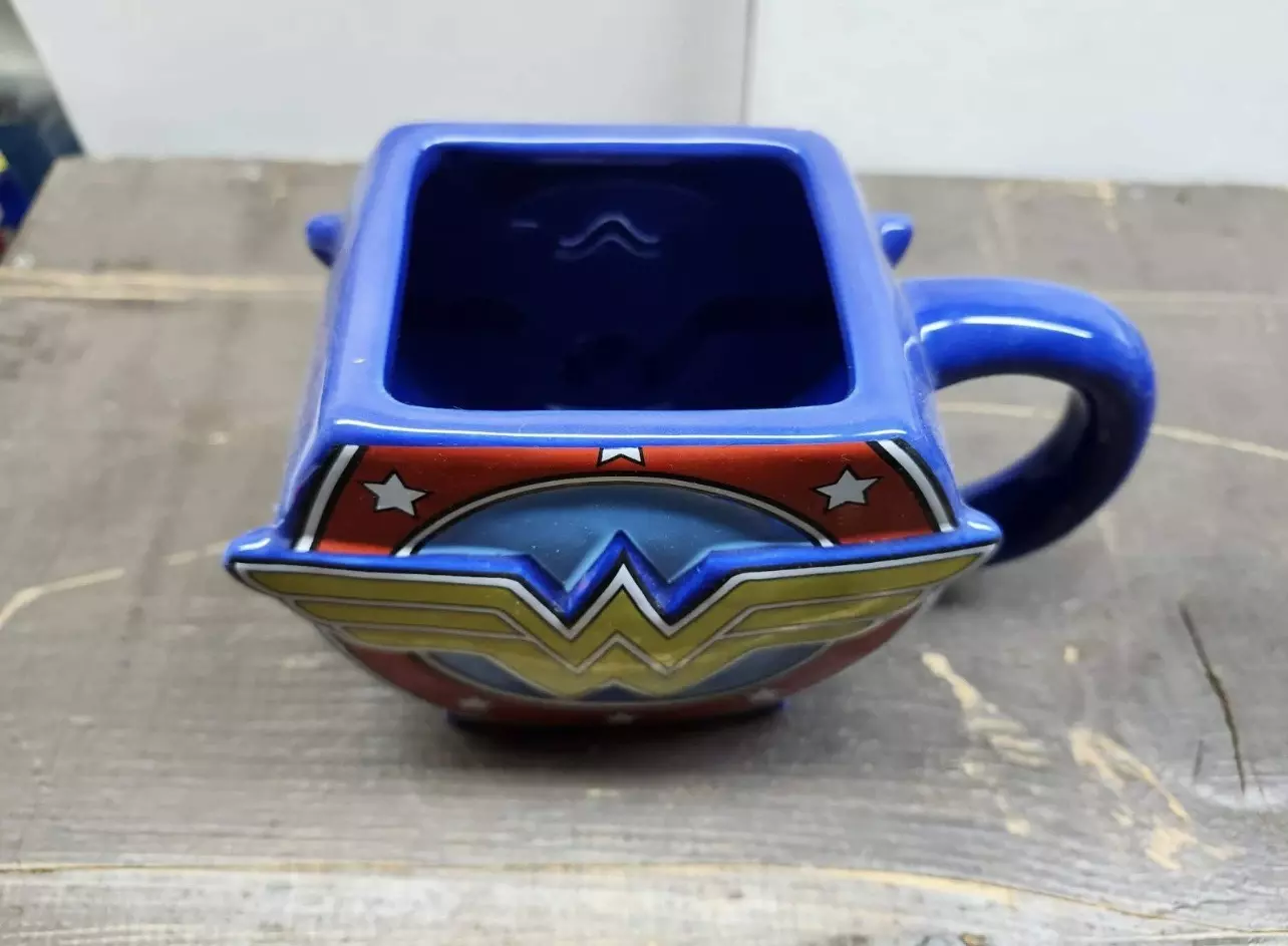 plant/Wonder Woman Superhero 20oz Ceramic Mug Blue DC Comics (CAM-2)-1