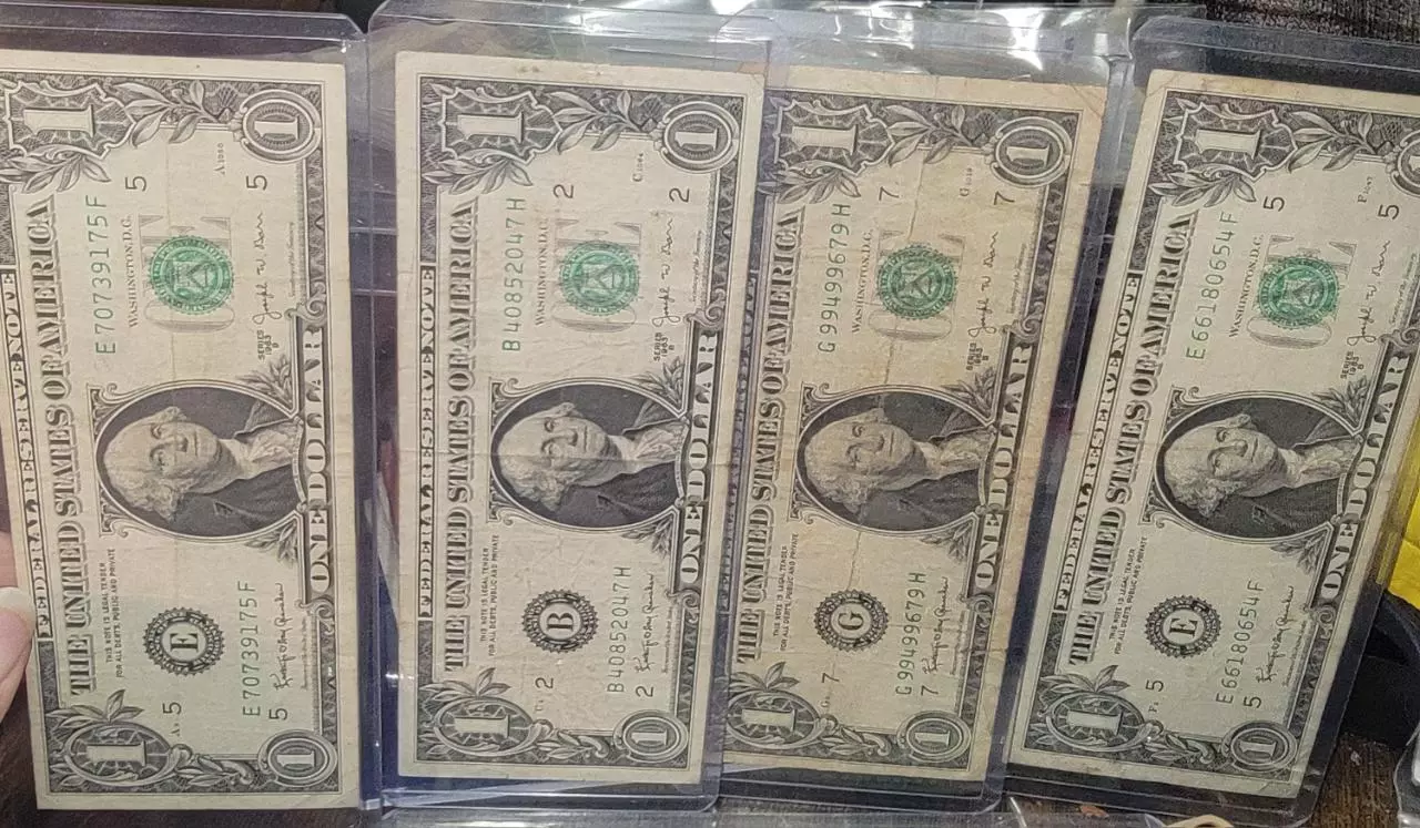 plant/4 qty 1963-B $1.00 Barr Notes Avg Circ-0