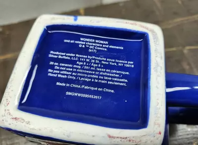 plant/Wonder Woman Superhero 20oz Ceramic Mug Blue DC Comics (CAM-2)-2-thumbnail