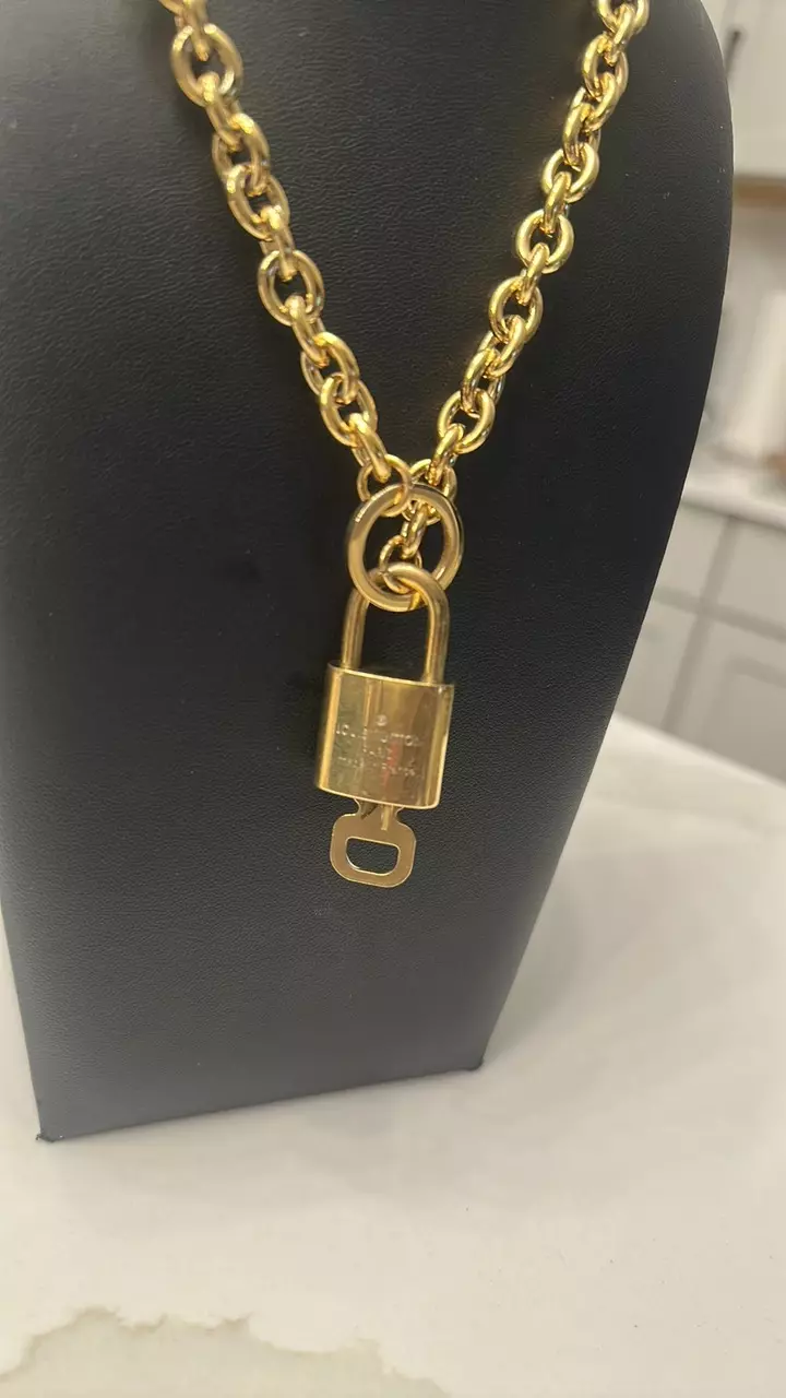 plant/Authentic Louis Vuitton Lock n Key-3