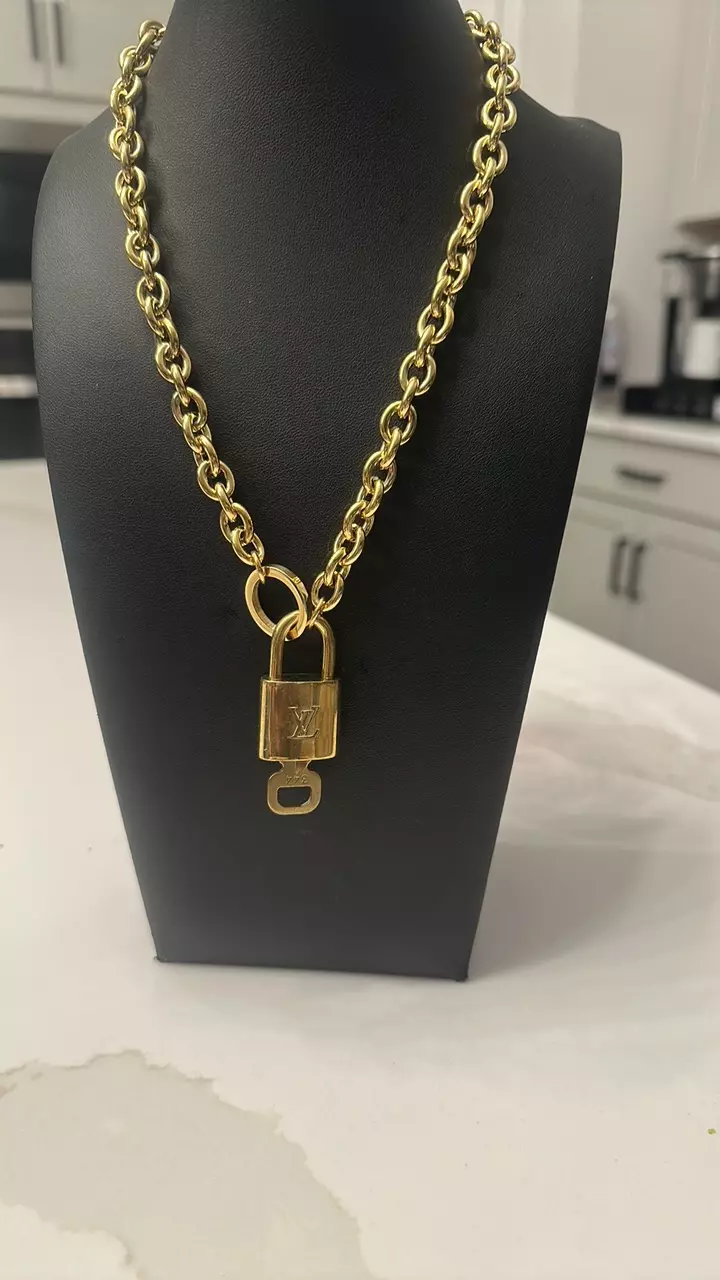 plant/Authentic Louis Vuitton Lock n Key-1