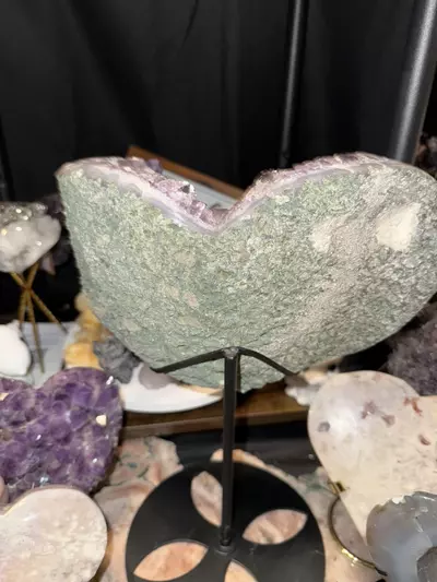 plant/Amethyst Heart Carving on custom stand-2-thumbnail