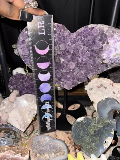 plant/Amethyst Heart Carving on custom stand-4-thumbnail