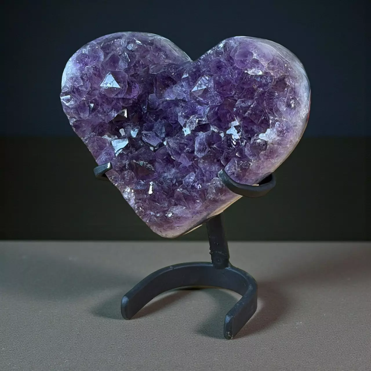 plant/Heart Shaped Amethyst on Stand-1