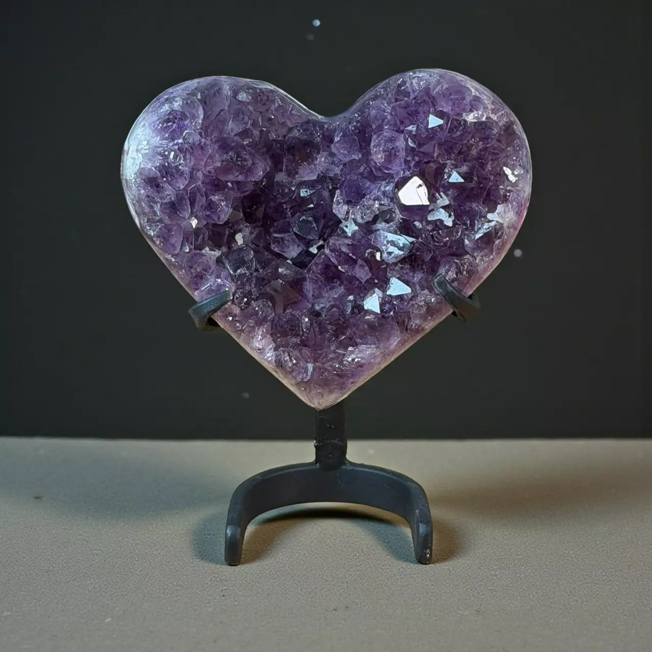 plant/Heart Shaped Amethyst on Stand-0