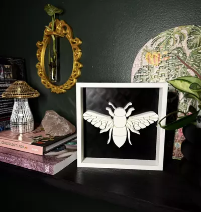 plant/Honey Bee Shadowbox | 3d printed-2-thumbnail