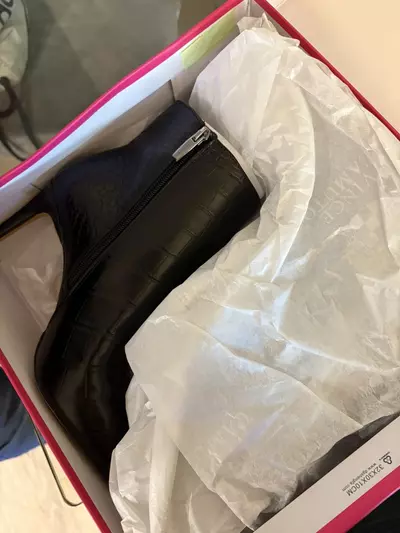 plant/Vince camuto new in the box sz 8/8.5-8-thumbnail