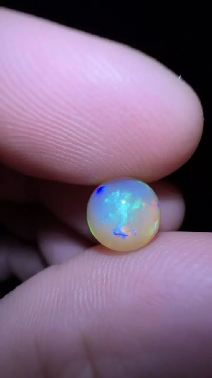 plant/Iridescent Ethiopian Welo Opal Sphere (2.83 carats)-0