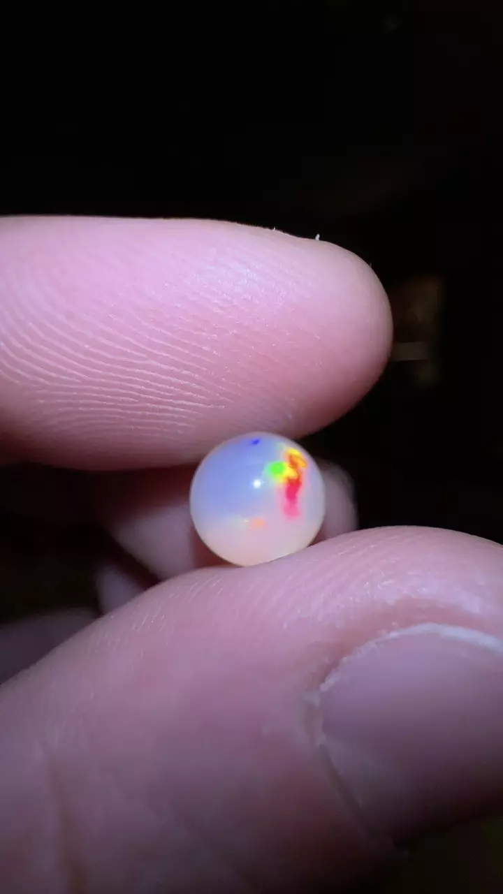 plant/Iridescent Ethiopian Welo Opal Sphere (2.37 carats)-0
