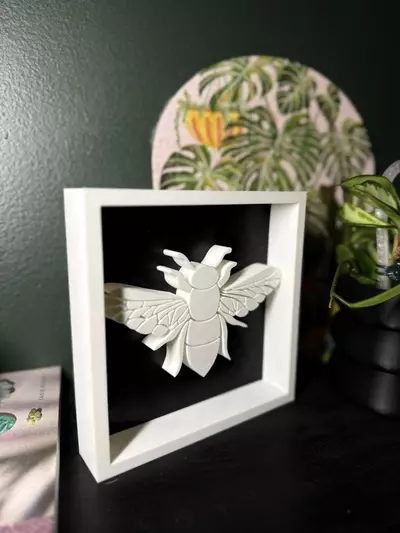 plant/Honey Bee Shadowbox | 3d printed-3-thumbnail