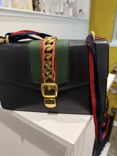 plant/Authentic Gucci handbag-1-thumbnail