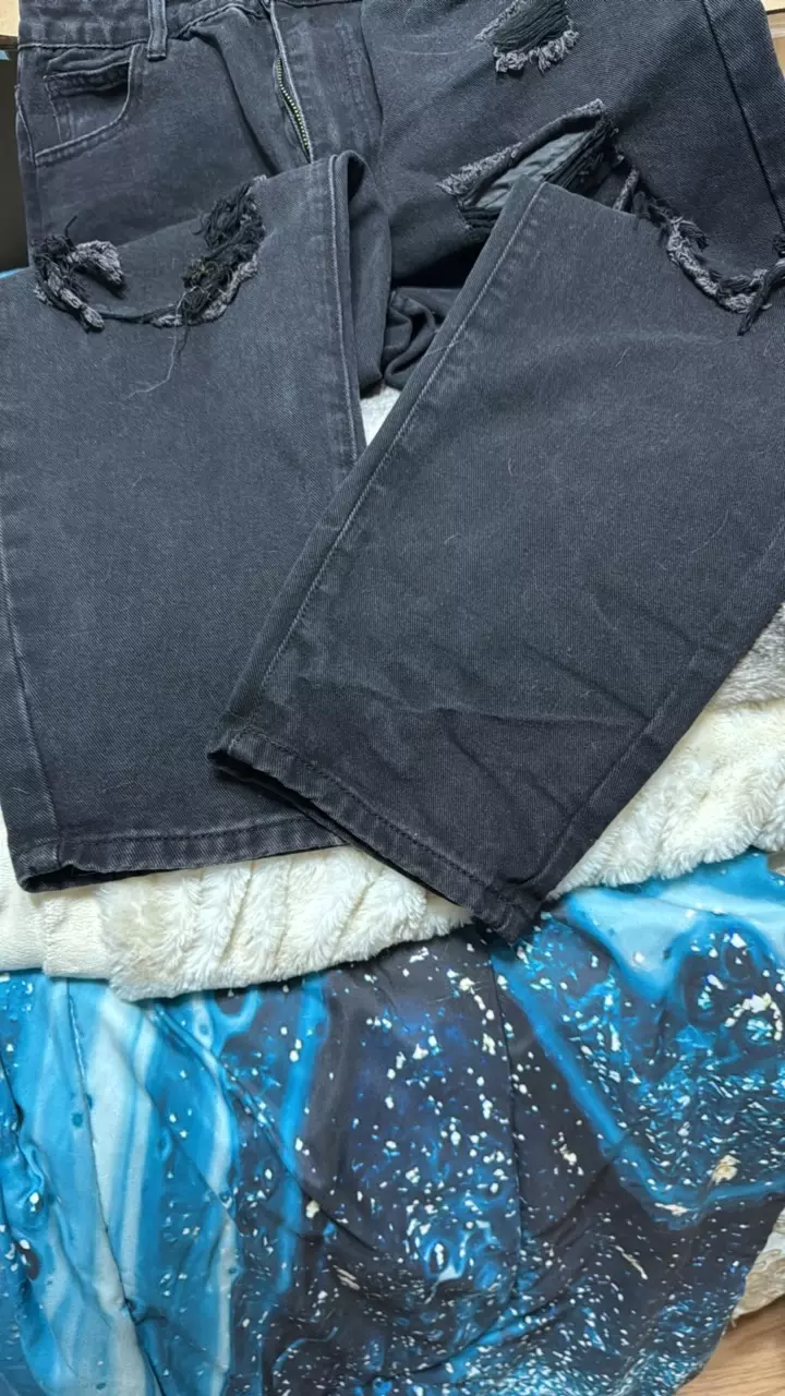 plant/Women’s preloved black jeans.-1
